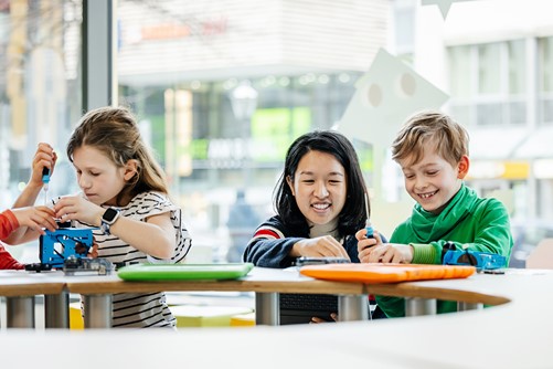 Kinderen in de maakplaats